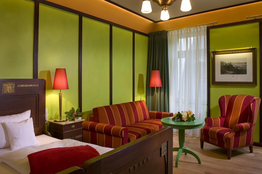 Romantik Jugendstilhotel Bellevue Трабен-Трарбах Экстерьер фото